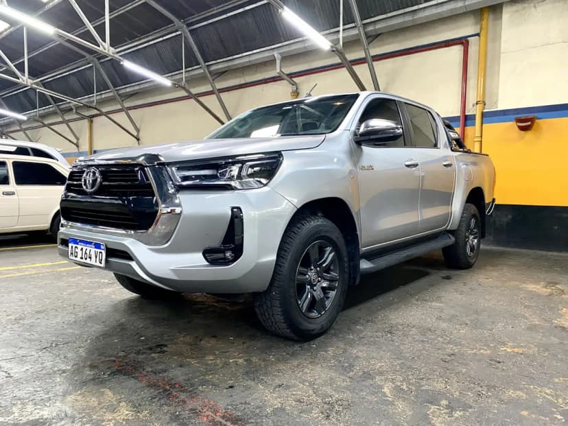 Toyota Hilux 4X2 dc SRV 2.8 TDI 6 MT 2023