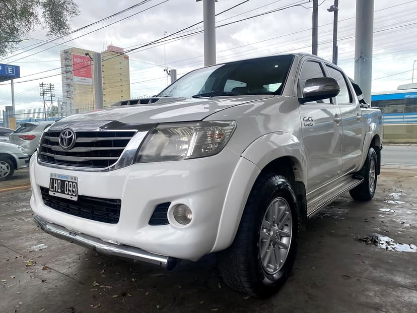 Toyota Hilux 4X4 cabina doble SRV 3.0 TDI