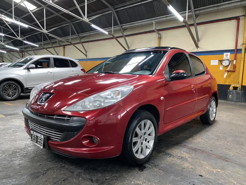 Peugeot 207 compact xt 1.6 5P 2010