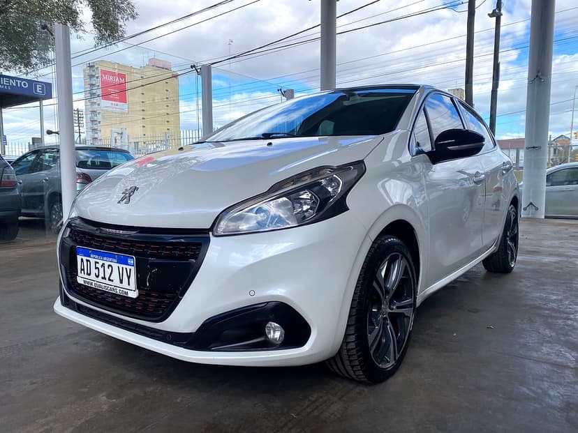 Peugeot 208 GT 1.6 Thp 165 sedan 5 puertas año 2019