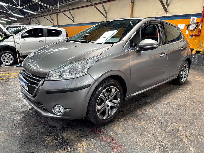 Peugeot 208 Feline 2016