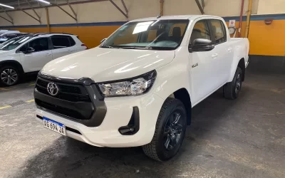 TOYOTA HILUX 4X2 DC SR 2.4 TDI 6 AT 2024