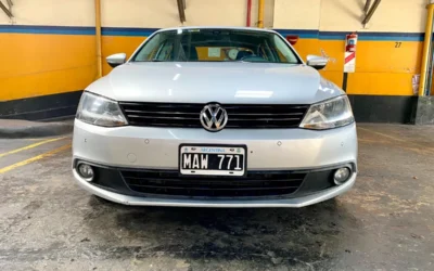 VOLKSWAGEN  VENTO 2.5 SEDAN 4 PUERTAS 2013