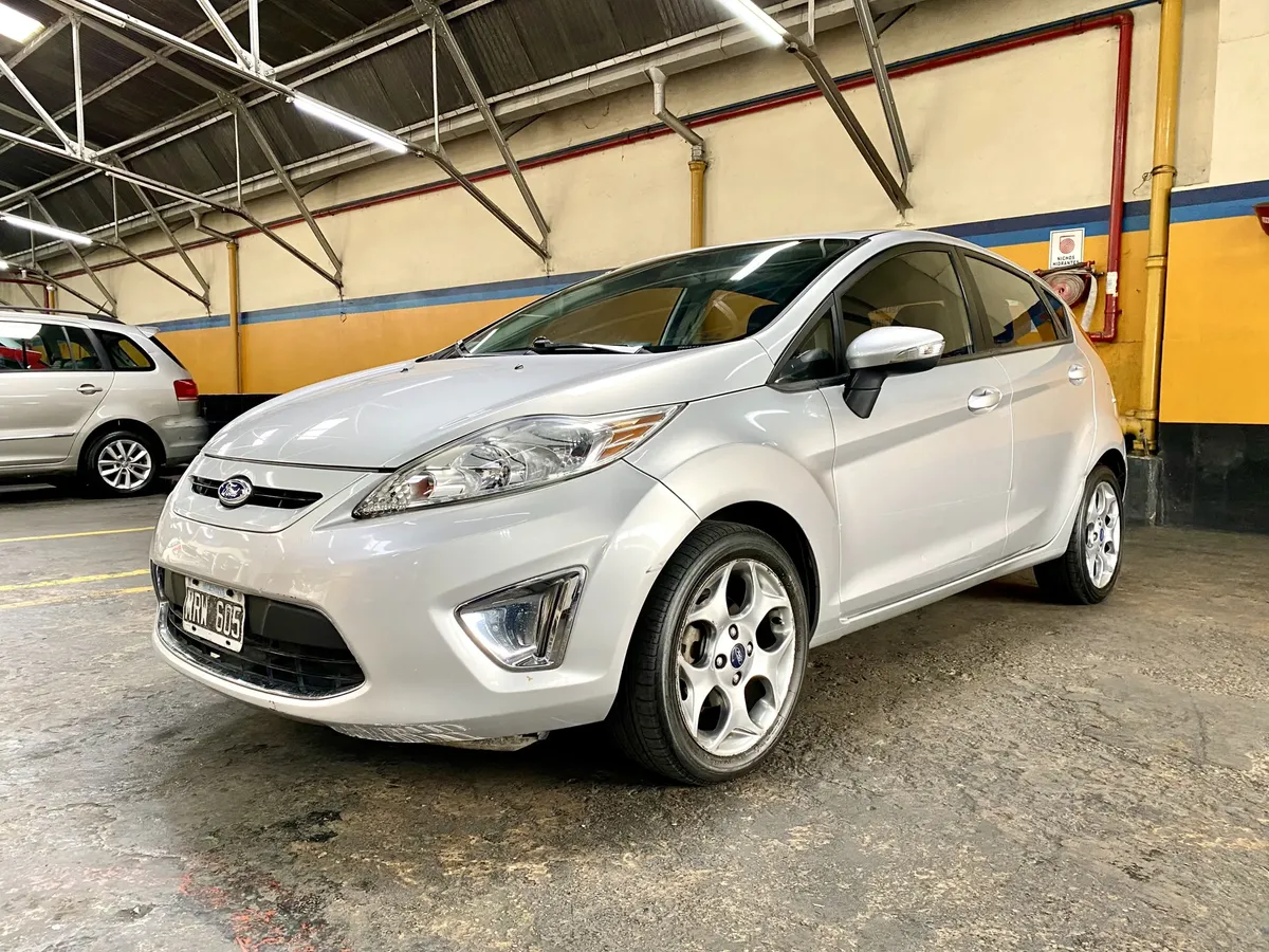 FORD FIESTA KINETIC DESIGN TITANIUM 2013