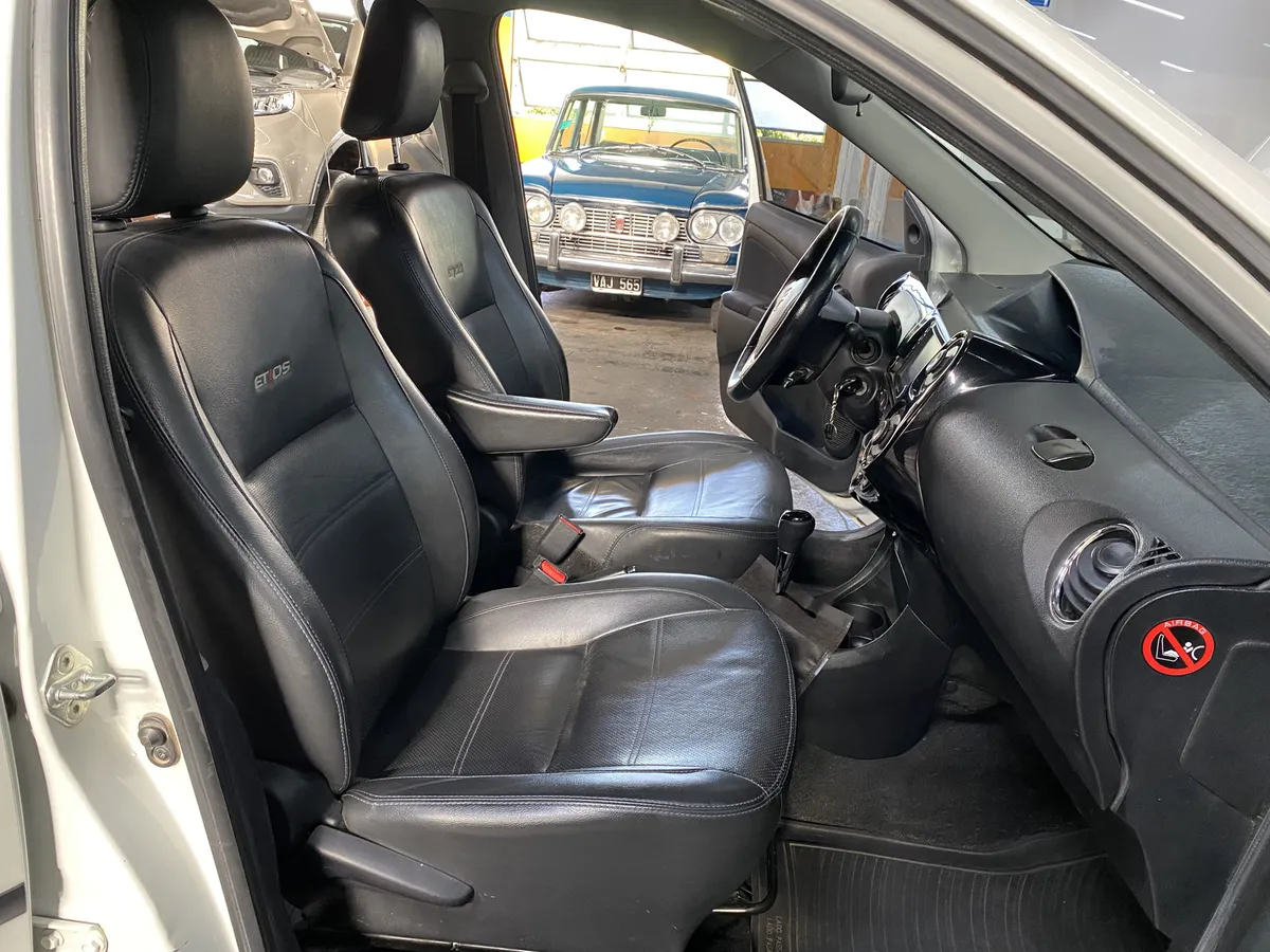 D_NQ_NP_2X_841679-MLA95387441344_102025-F