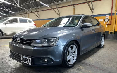 VOLKSWAGEN VENTO 2.5 LUXURY 2013