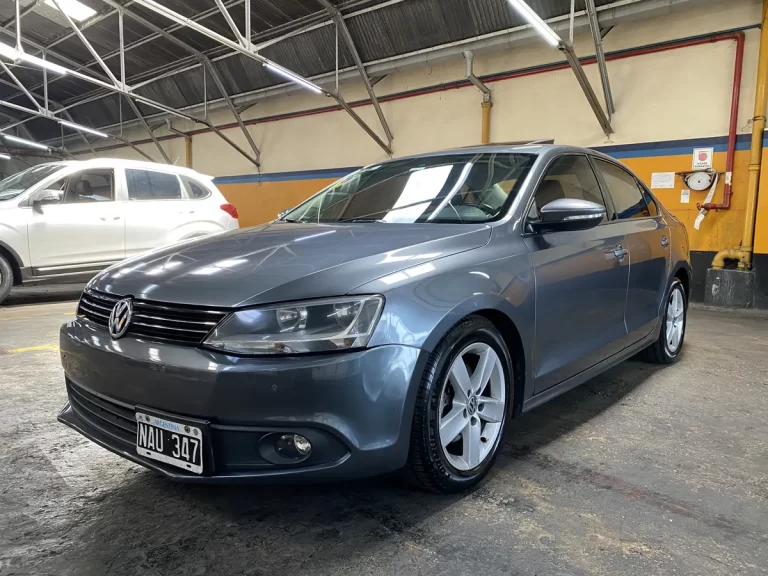 VOLKSWAGEN VENTO 2.5 LUXURY 2013