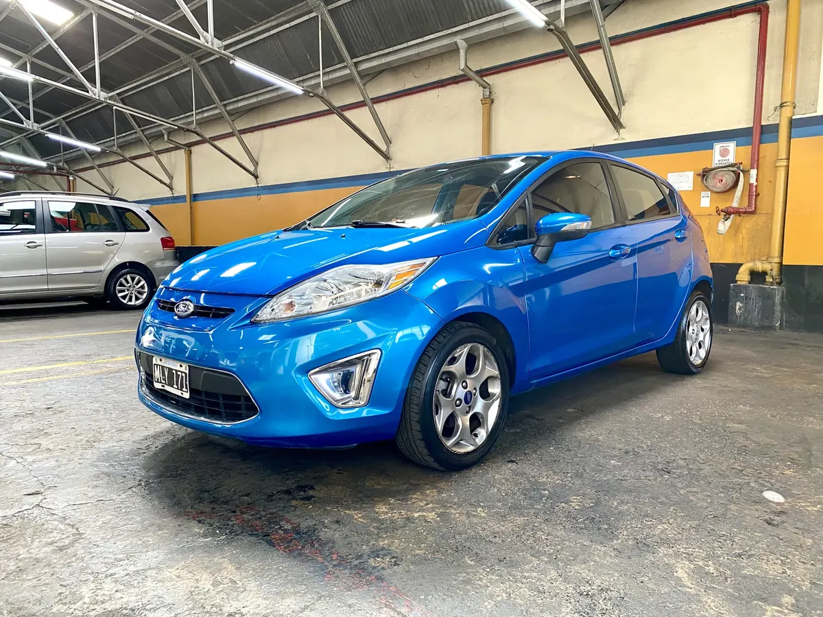 FORD FIESTA KINETIC DESIGN TITANIUM 2013