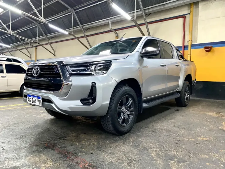 TOYOTA HILUX 4X2 DC SRV 2.8 TDI 6 MT 2023