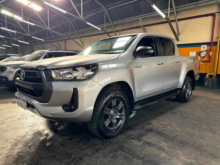 Toyota Hilux Sr 4×2 2024