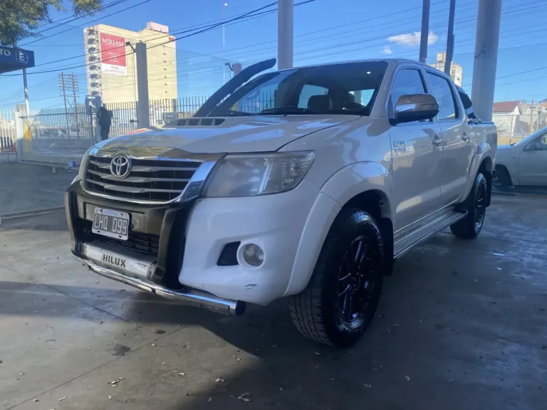 TOYOTA HILUX 4X4 CABINA DOBLE SRV 3.0 TDI