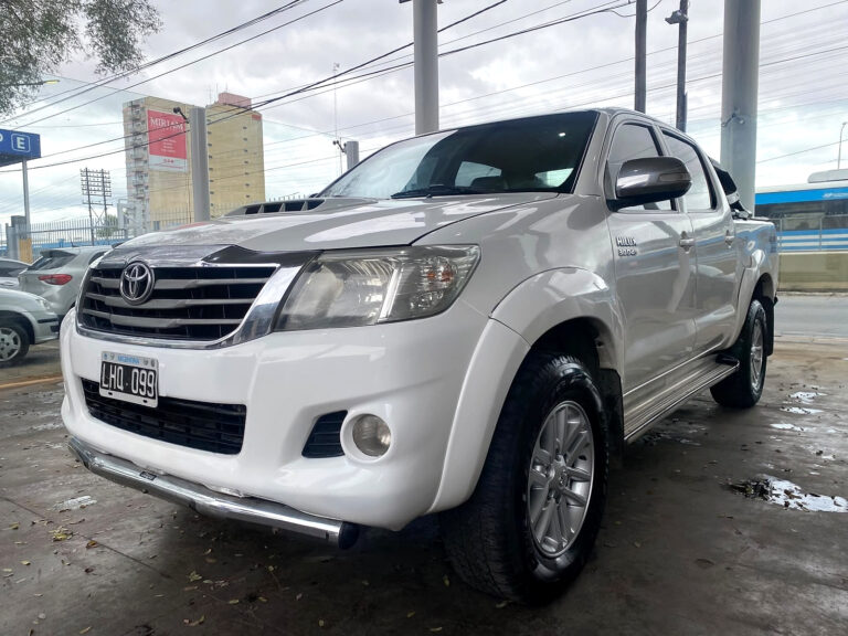 TOYOTA HILUX 4X4 CABINA DOBLE SRV 3.0 TDI